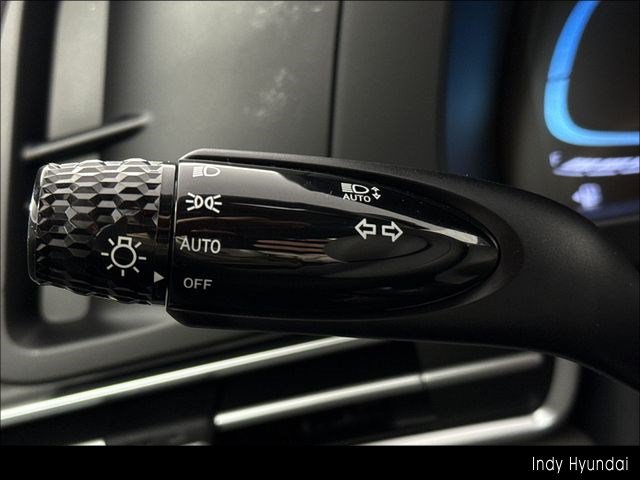 Certified 2025 Hyundai Elantra Sport FWD image 33