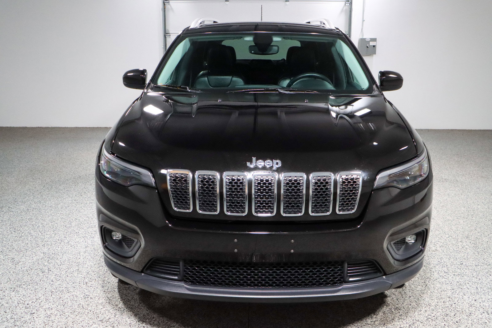 Used 2019 Jeep Cherokee Latitude Plus w/ Comfort/Convenience Group image 4