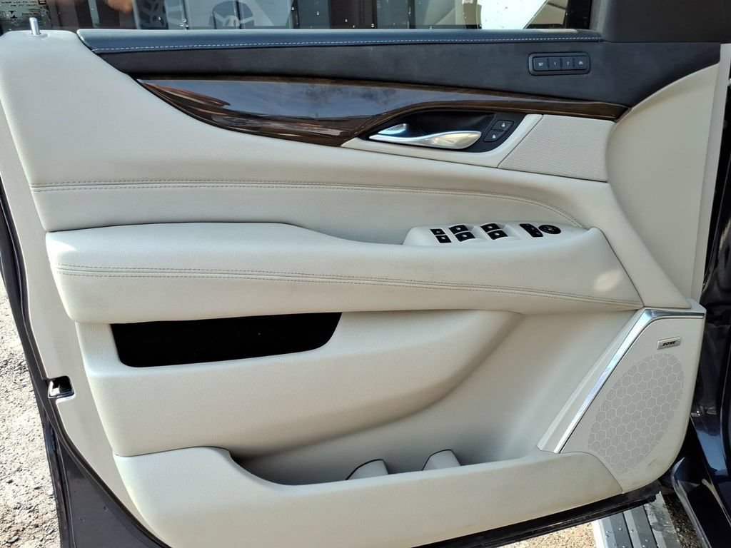Used 2019 Cadillac Escalade Premium Luxury w/ LPO, Radiant Package AWD/4WD image 15