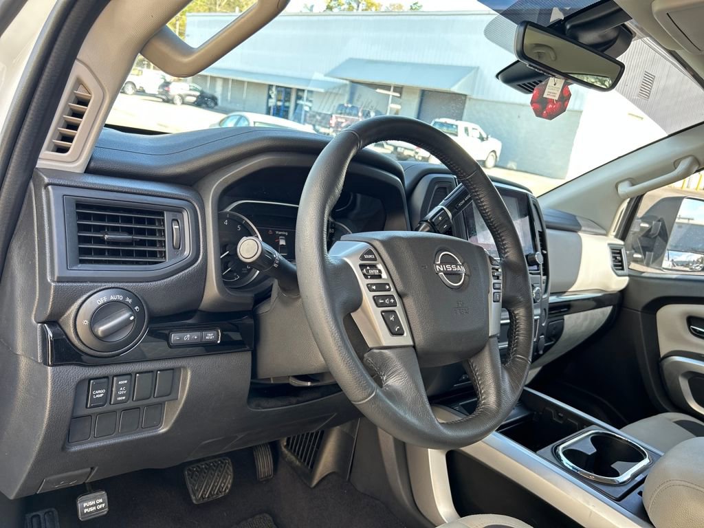 Used 2023 Nissan Titan SV w/ SV Convenience Package image 10