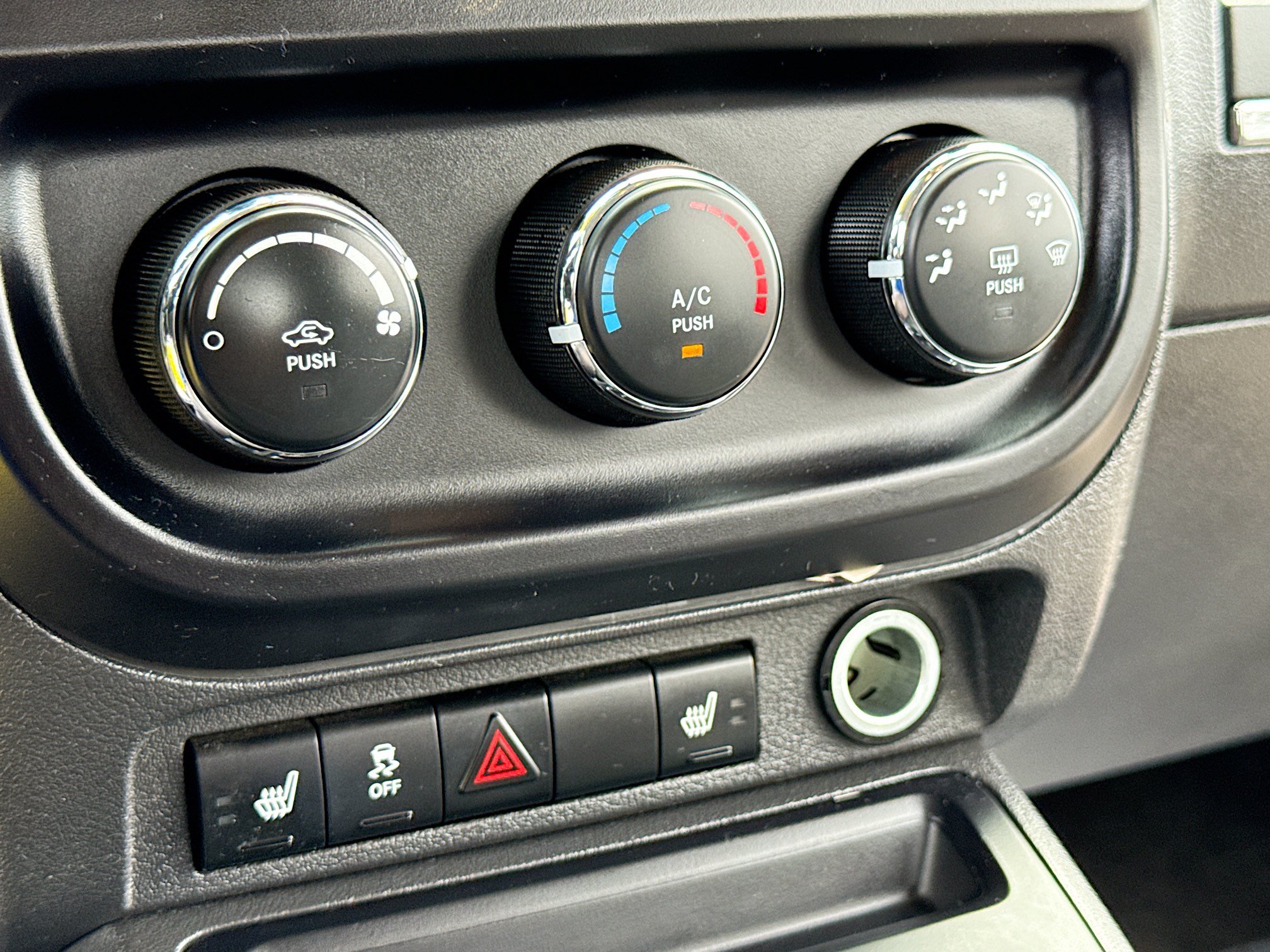 Used 2012 Jeep Compass Latitude FWD image 11