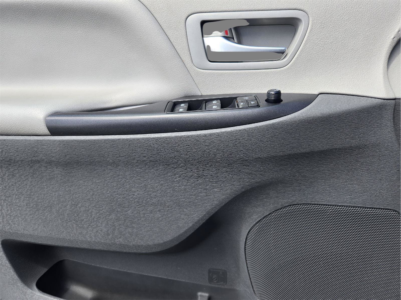 Used 2018 Toyota Sienna LE FWD image 20