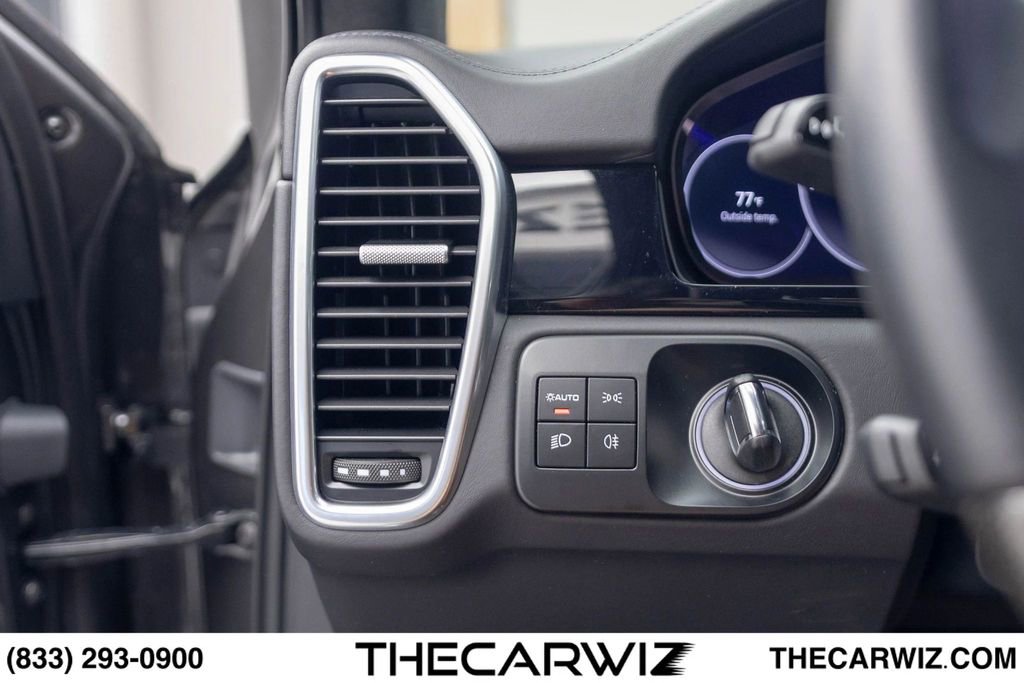 Used 2023 Porsche Cayenne Turbo AWD/4WD image 40