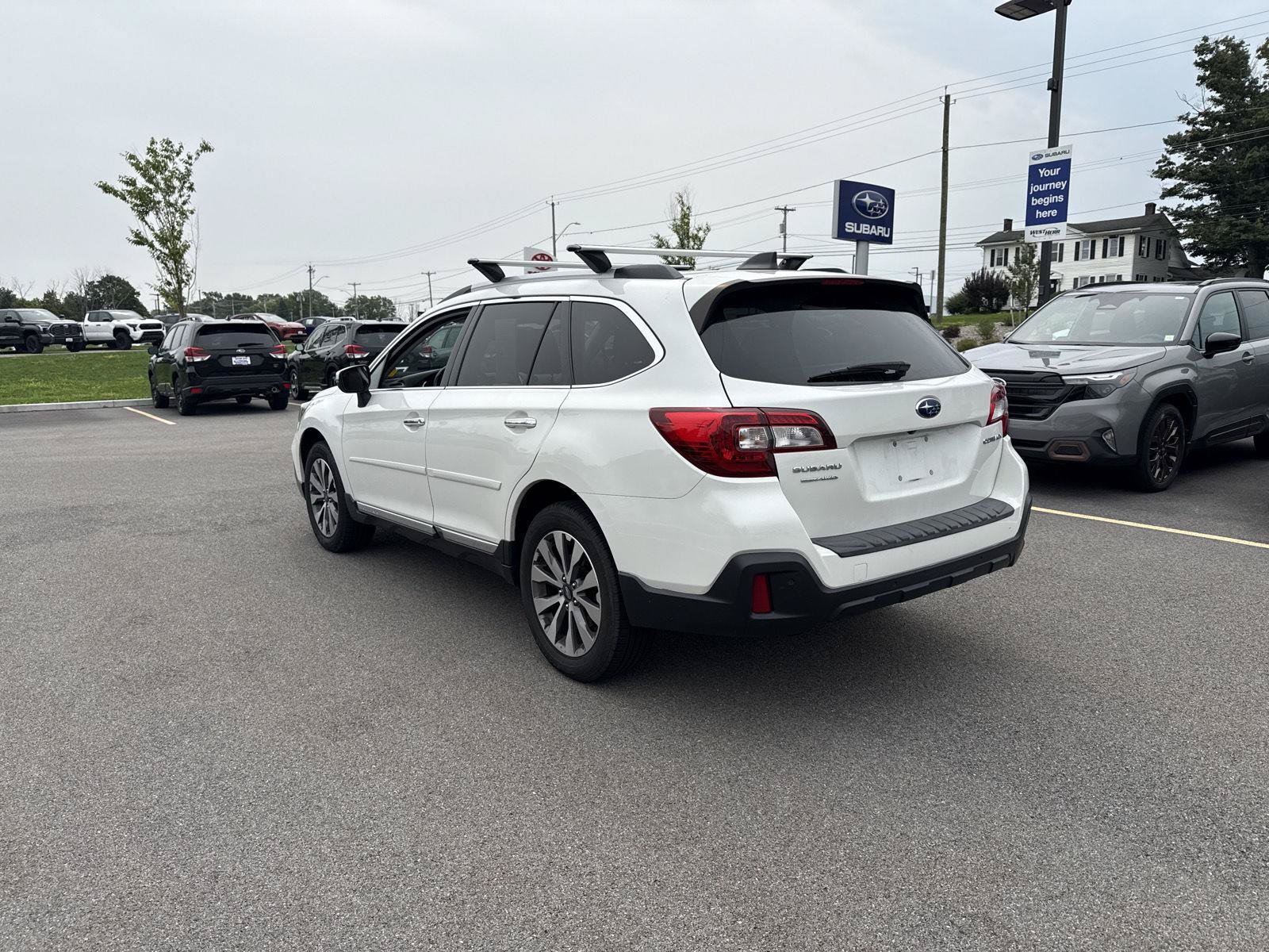 Used 2019 Subaru Outback 2.5i Touring AWD/4WD image 5