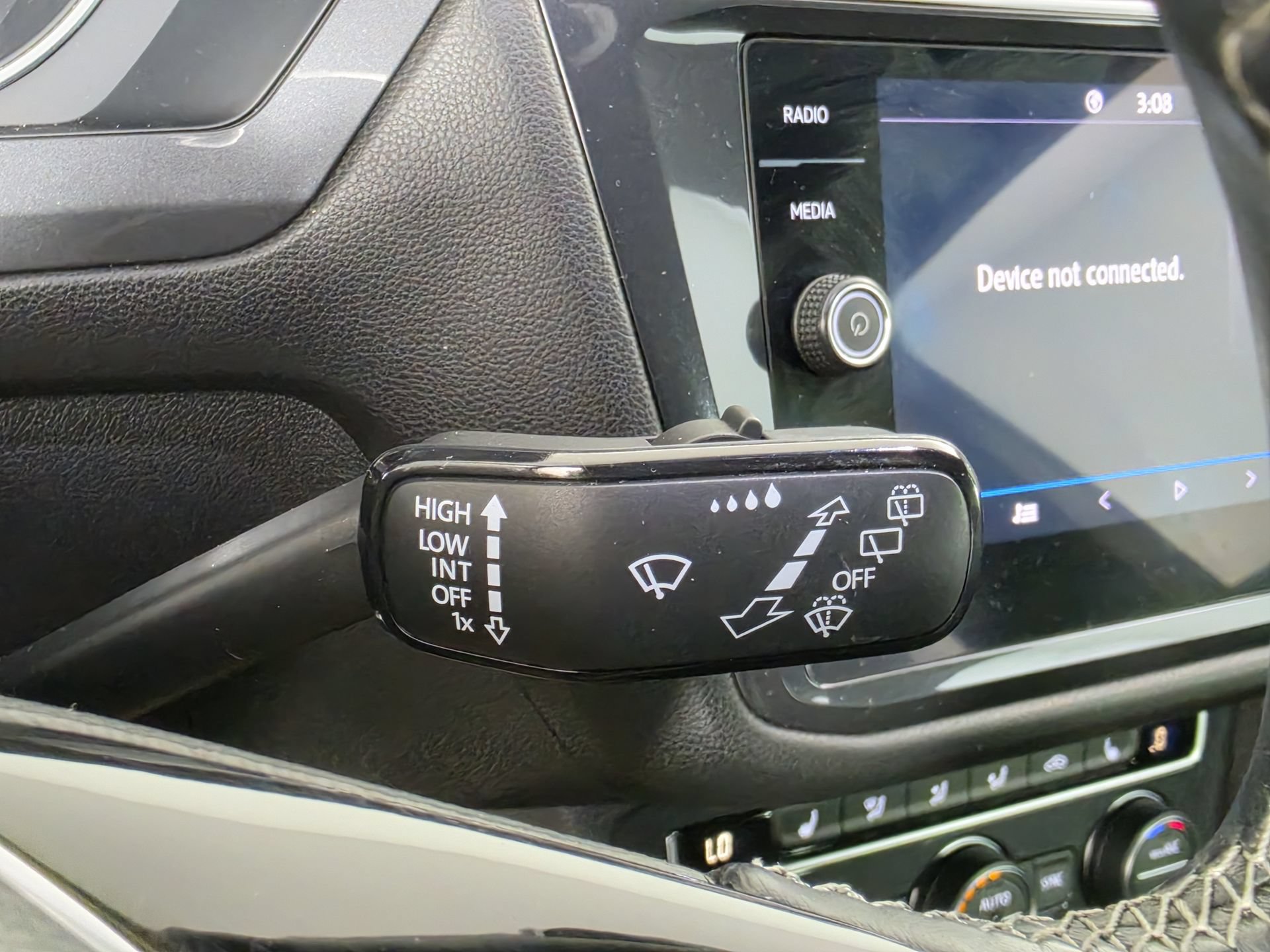 Used 2020 Volkswagen Tiguan SE R-Line FWD image 14