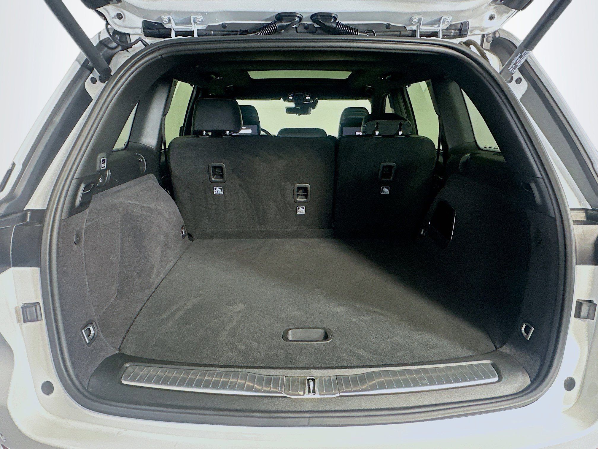 Used 2023 Jeep Grand Cherokee Overland w/ Advanced Protech Group III image 31