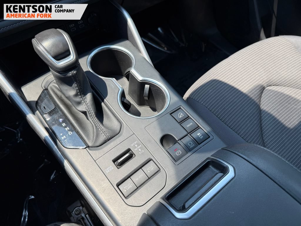 Used 2025 Toyota Highlander LE AWD/4WD image 21