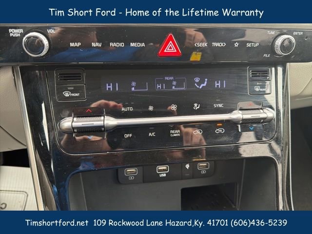 Used 2024 Kia Carnival EX image 15