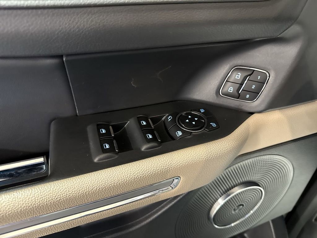 Used 2024 Ford Expedition Limited image 22