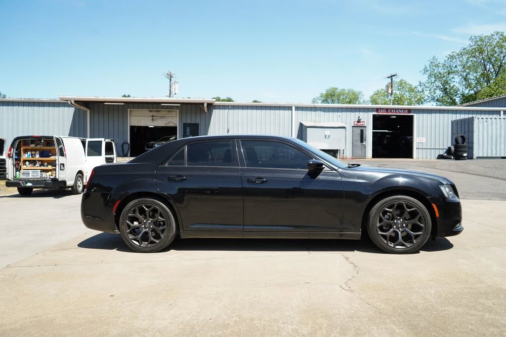 Used 2019 Chrysler 300 S image 3