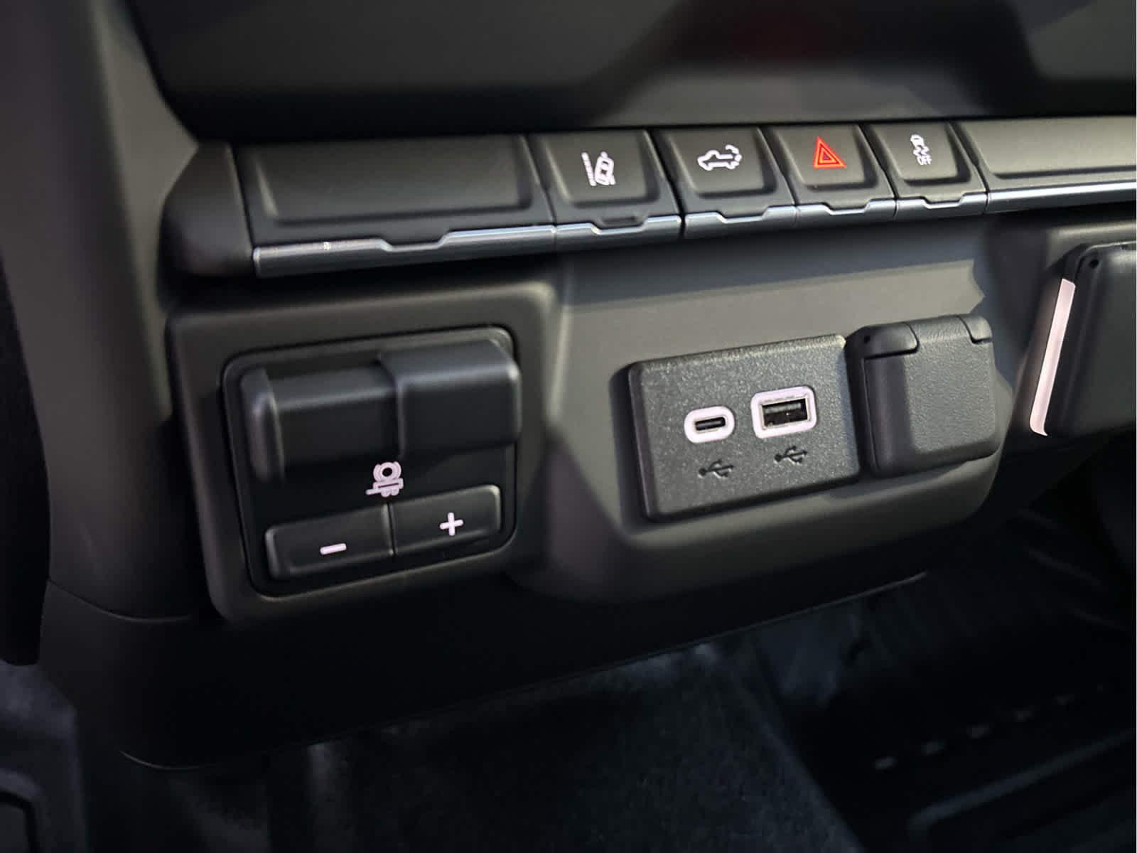 Certified 2025 GMC Sierra 2500 Pro w/ Convenience Package image 18