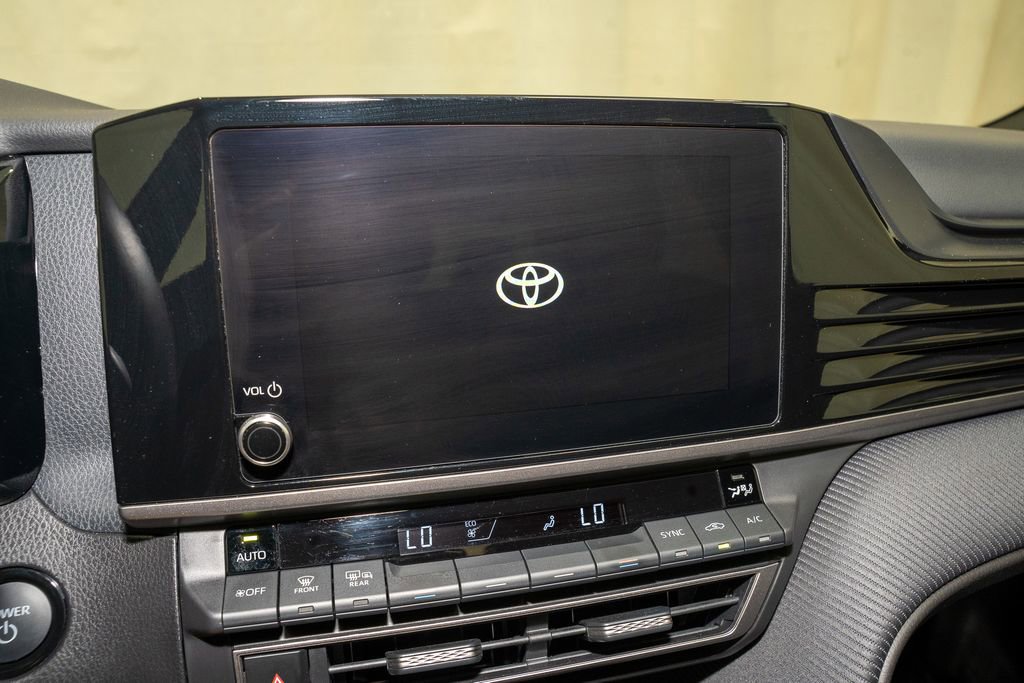Used 2025 Toyota Camry SE image 12