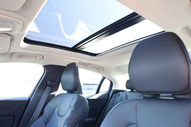 Used 2024 Volvo S60 B5 Core image 25