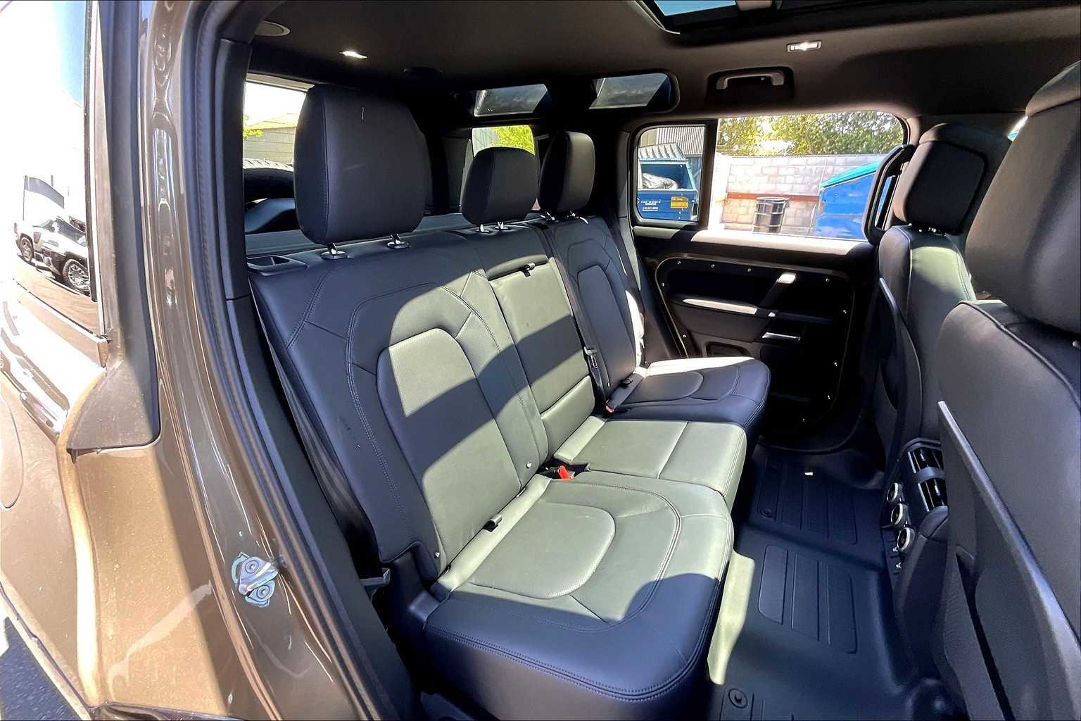 New 2025 Land Rover Defender 110 X-Dynamic SE image 27