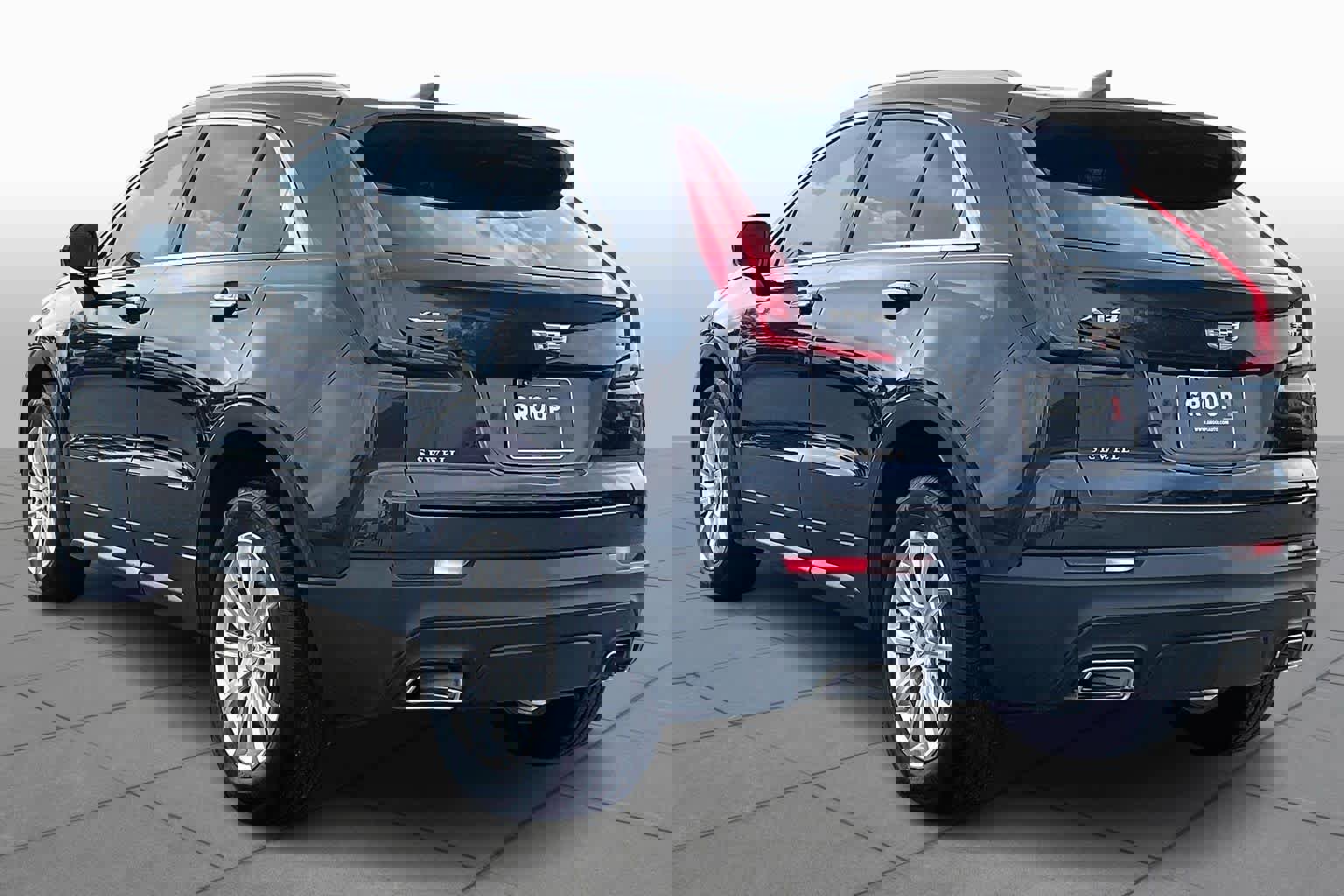 Used 2023 Cadillac XT4 Luxury w/ Cold Weather Package image 12