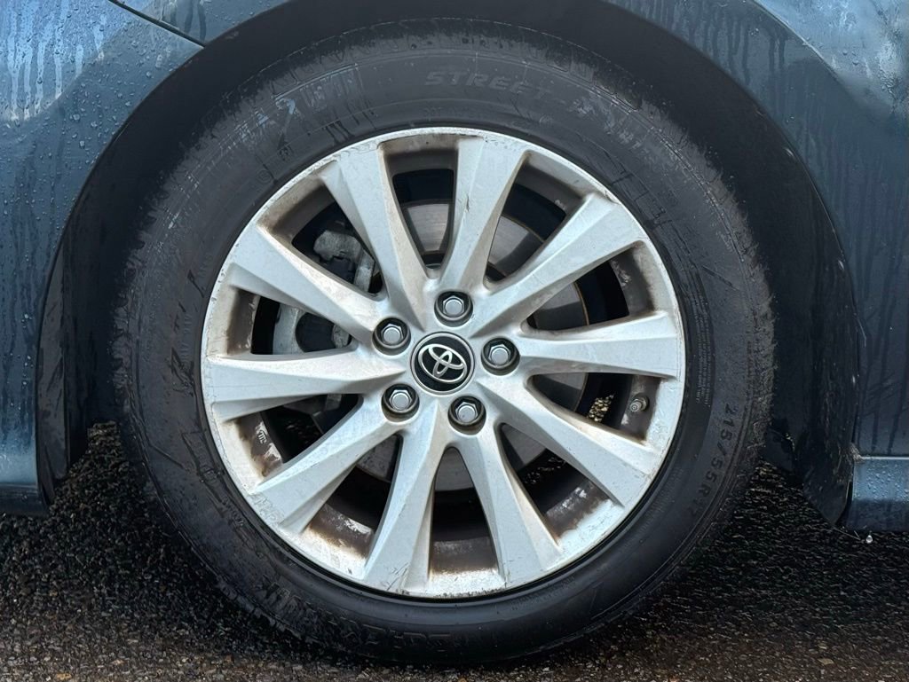 Used 2018 Toyota Camry LE image 9