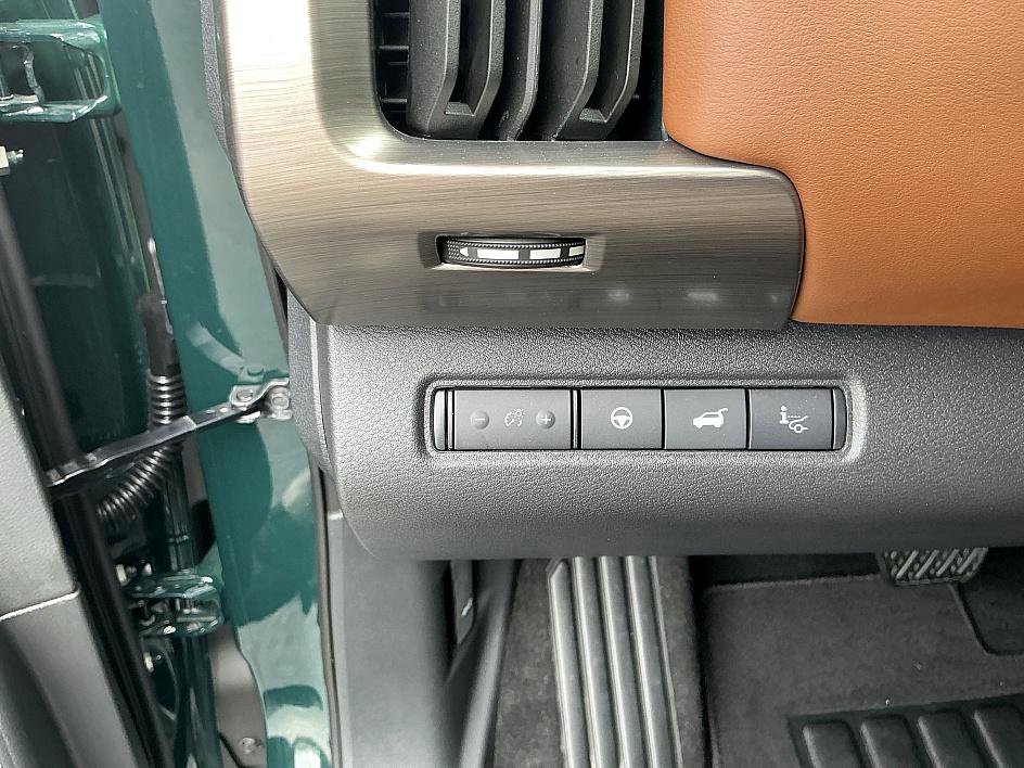 Certified 2025 Nissan Pathfinder Platinum w/ Cargo Package image 13