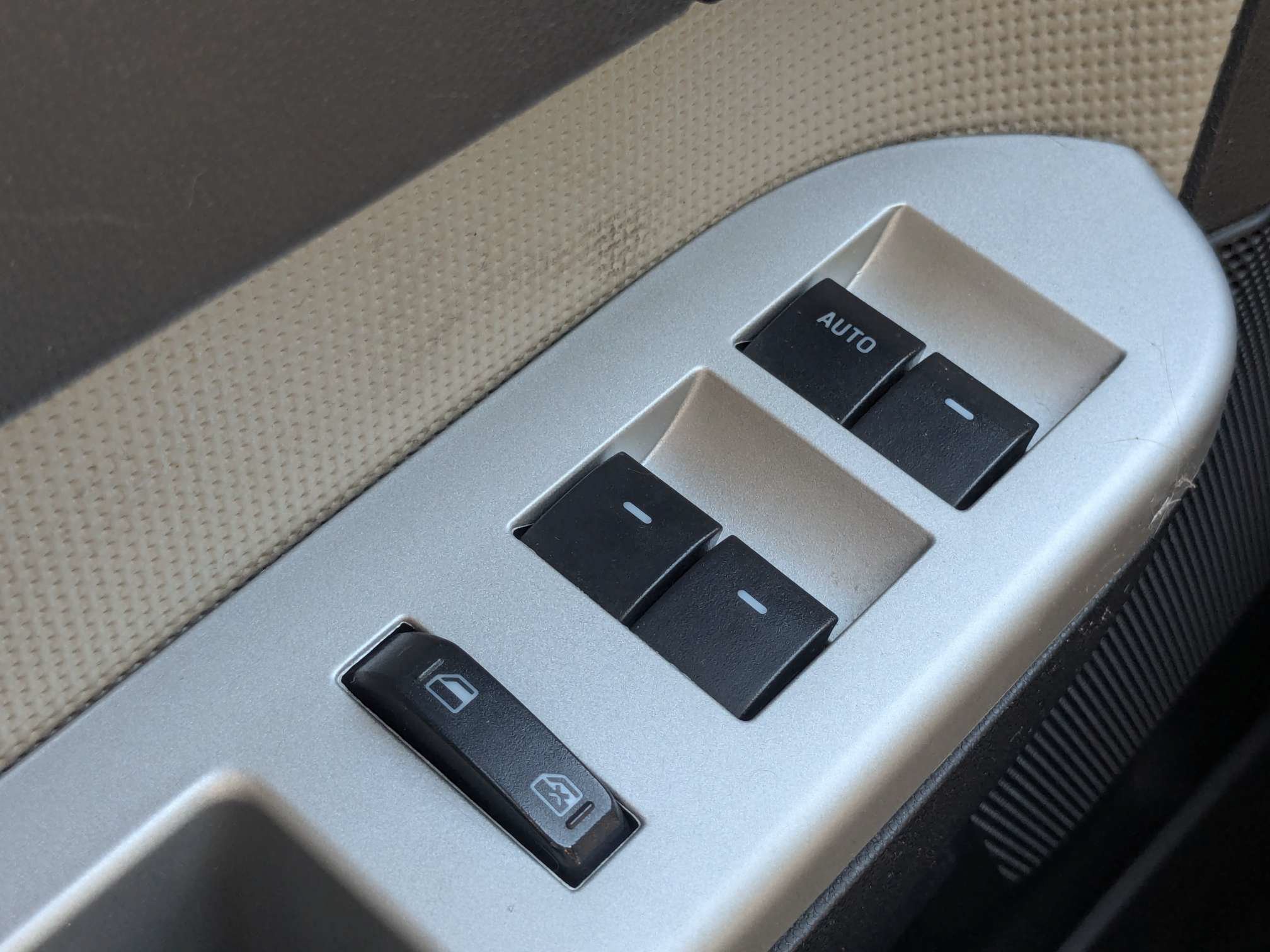 Used 2010 Mercury Mariner Premier FWD image 21