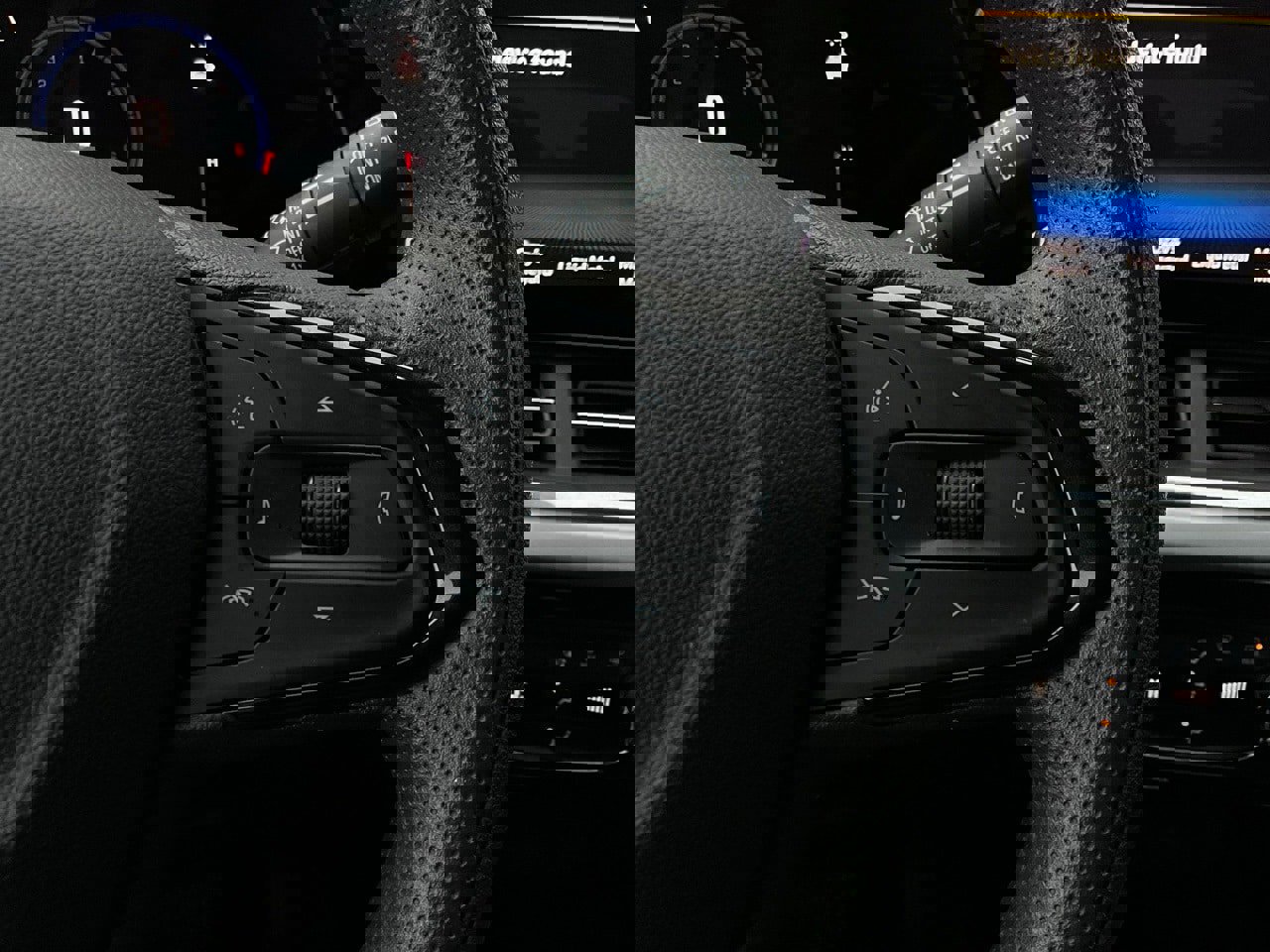 Used 2025 Chevrolet Trax LT image 32