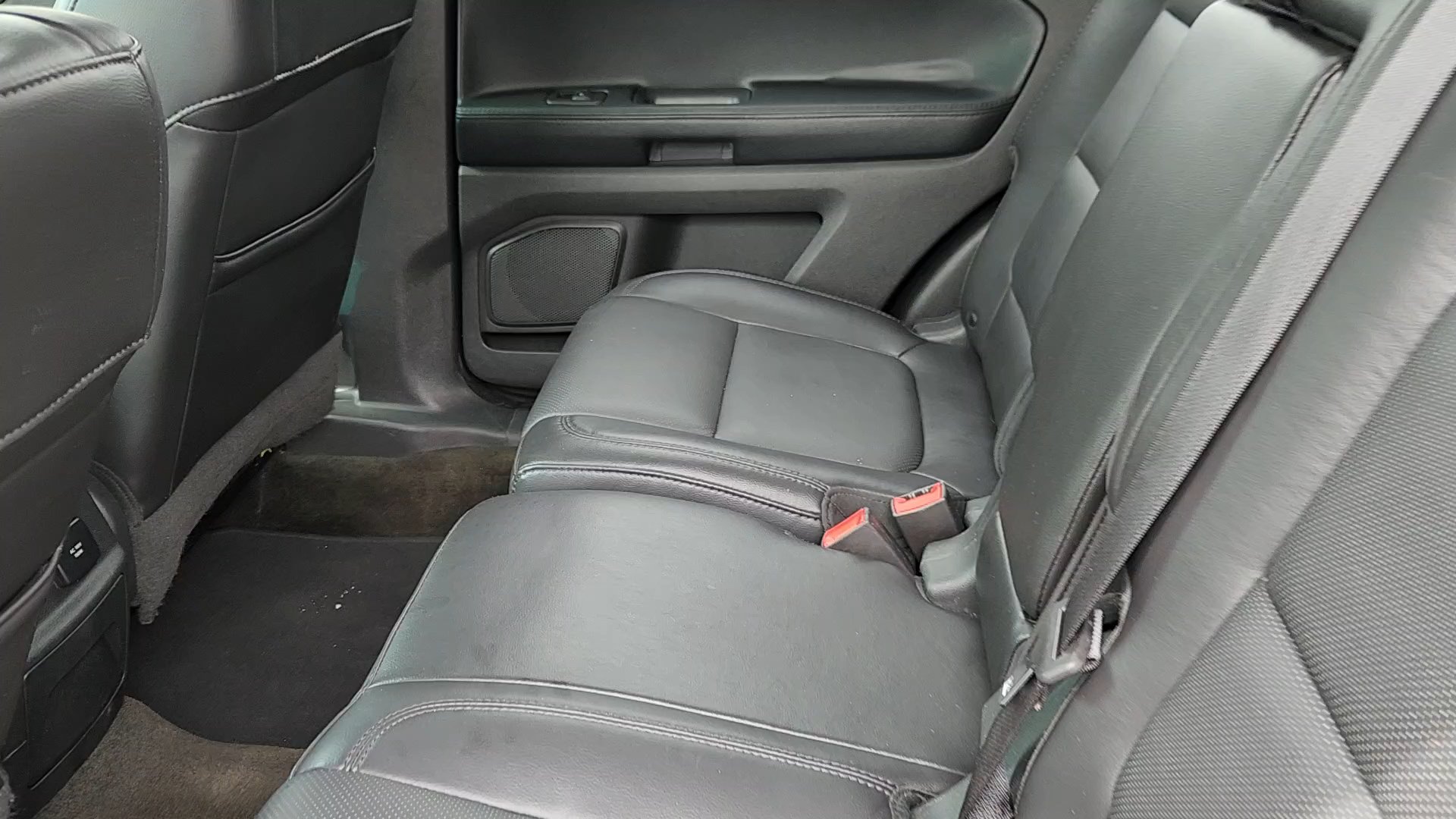 Used 2014 Ford Explorer Limited w/ Equipment Group 301A AWD/4WD image 32
