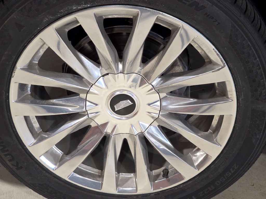 Used 2023 Cadillac Escalade Premium Luxury AWD/4WD image 8
