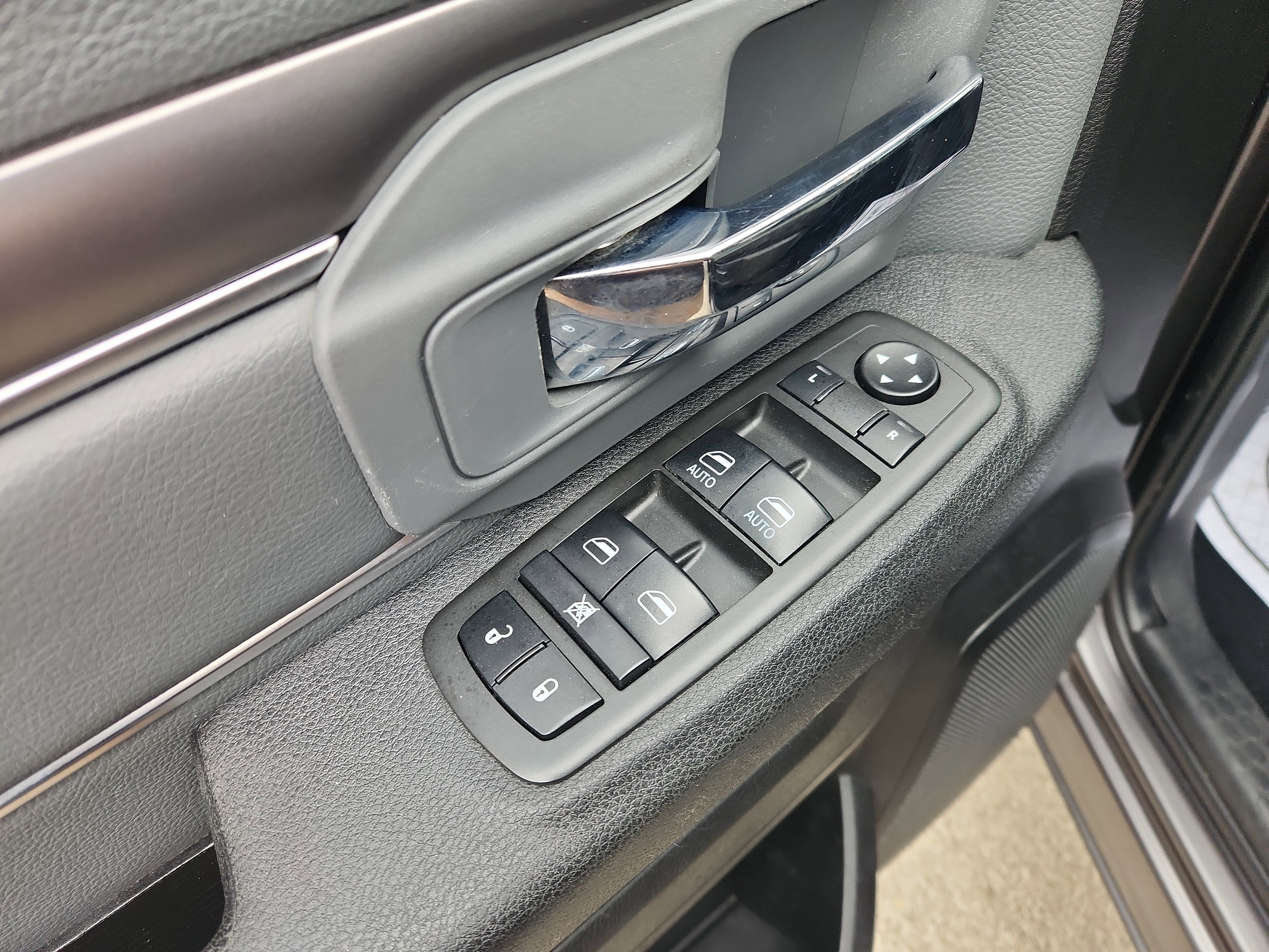 Used 2021 RAM 1500 Classic SLT image 12