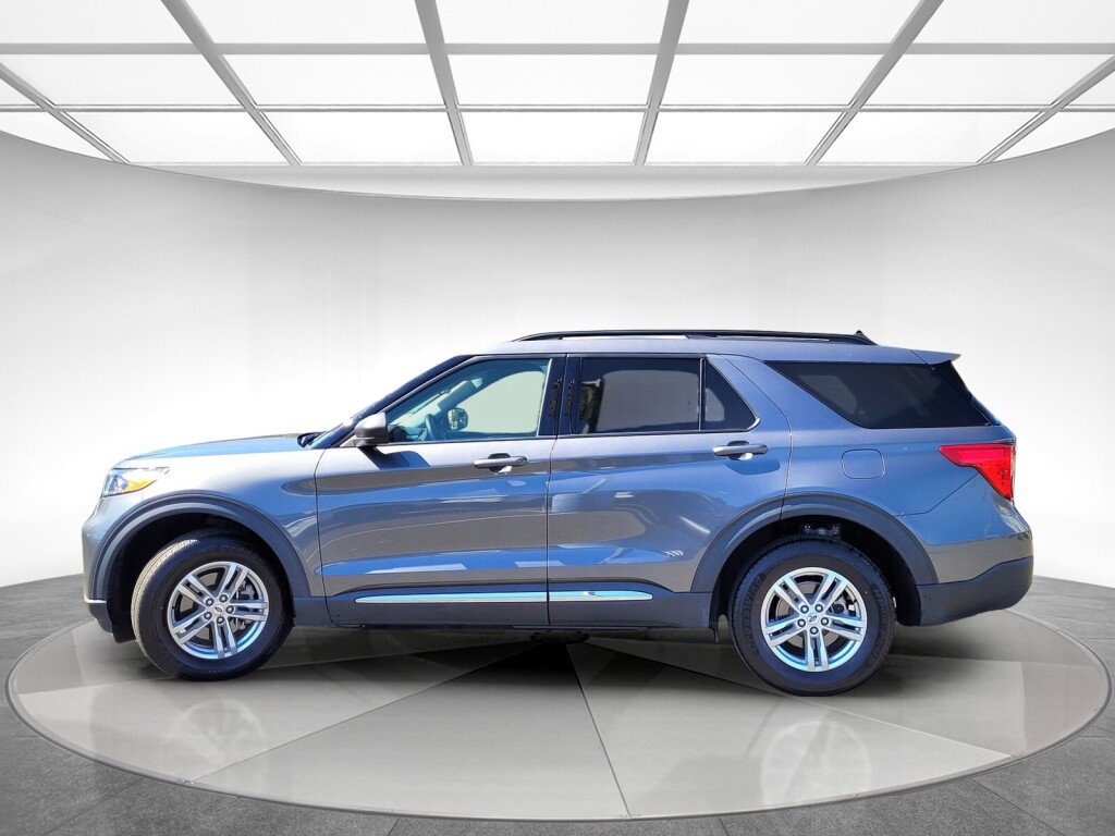 Used 2023 Ford Explorer XLT w/ Equipment Group 202A image 7