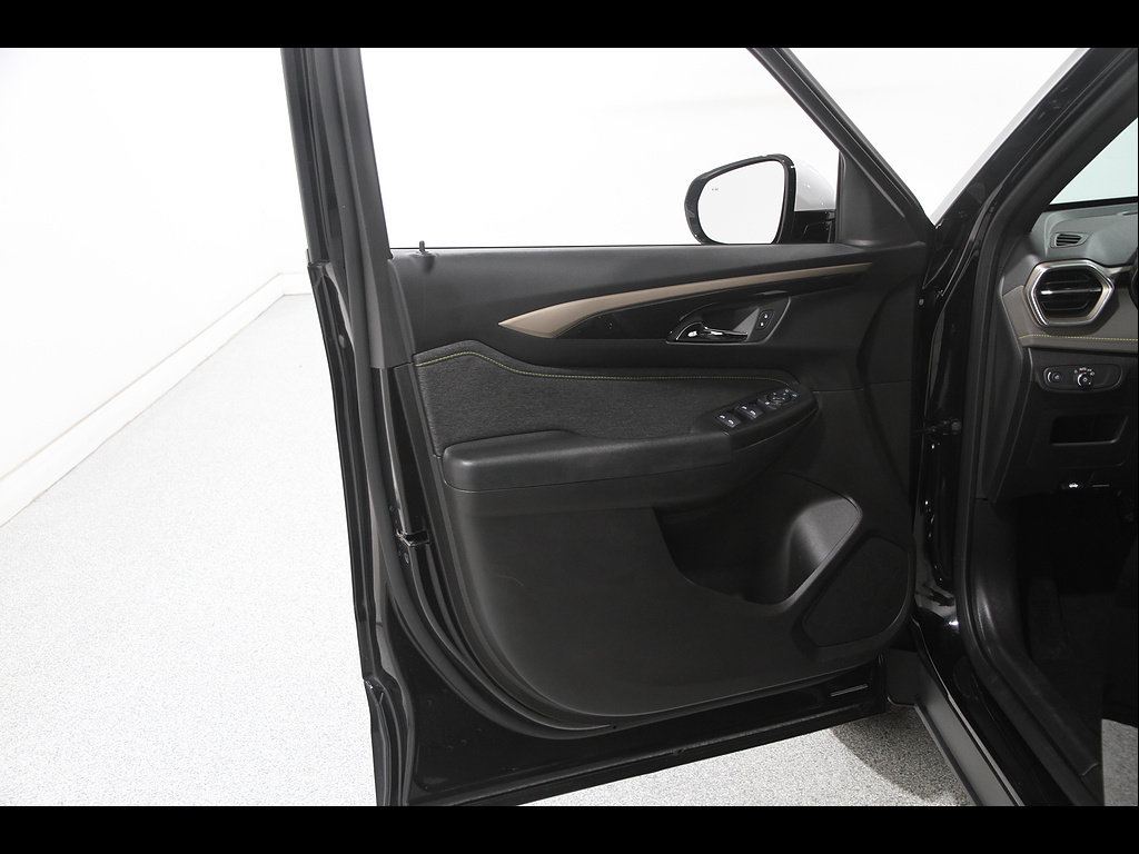 Used 2025 Chevrolet TrailBlazer ACTIV w/ Driver Confidence Package AWD/4WD image 4