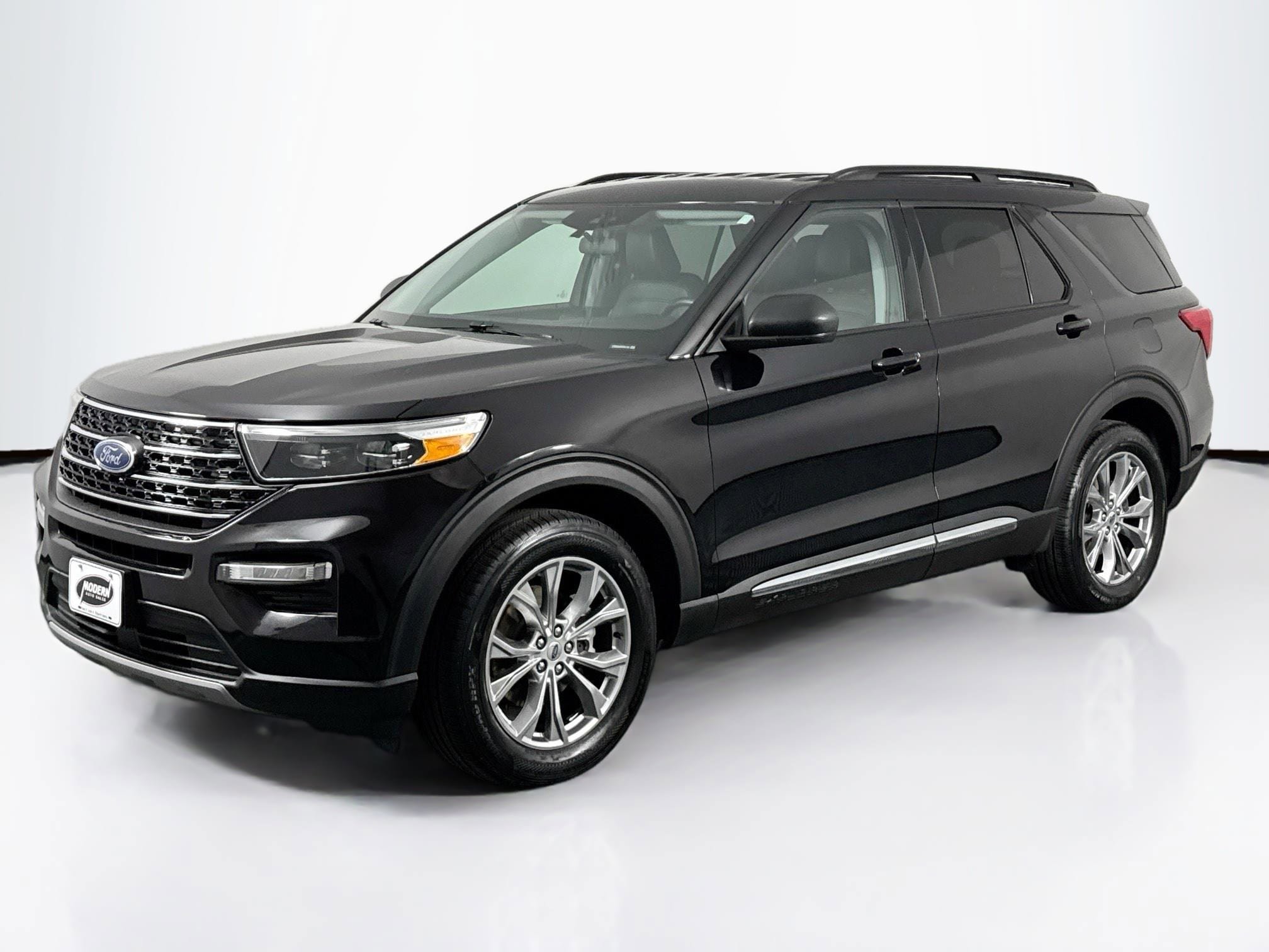 Used 2021 Ford Explorer XLT w/ Equipment Group 202A AWD/4WD image 6