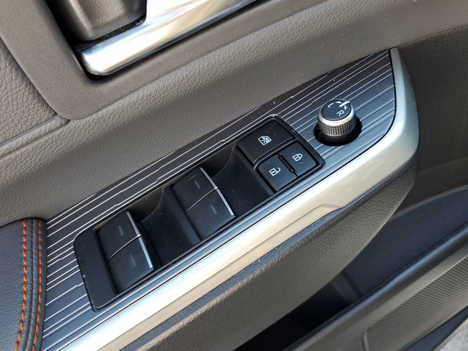 Certified 2024 Toyota Sienna XSE w/ XSE Plus Package image 20