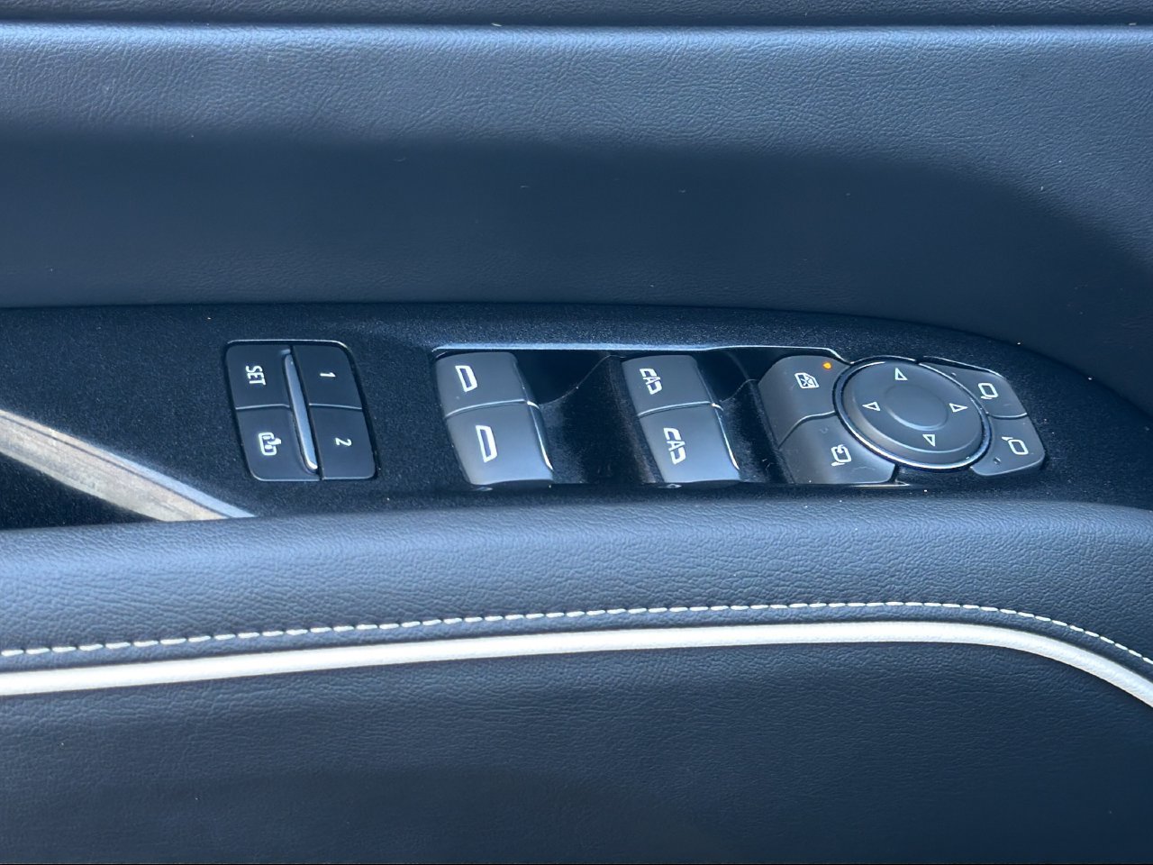 Used 2023 Cadillac Escalade Luxury RWD image 10