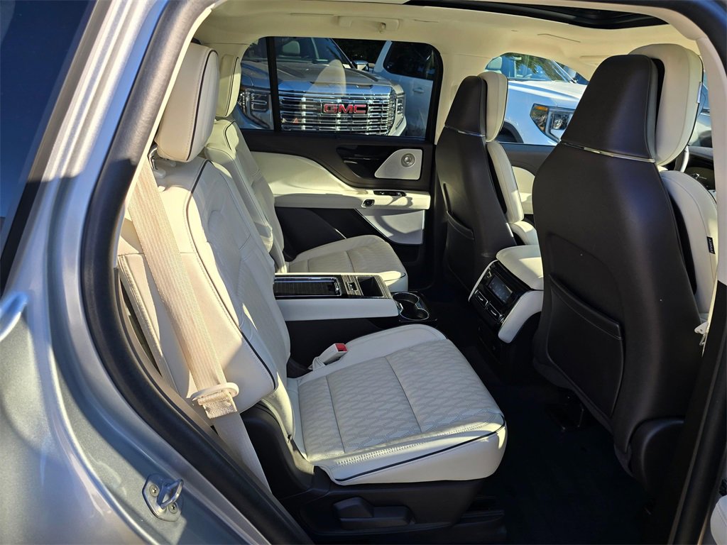 Used 2023 Lincoln Aviator Black Label w/ Dynamic Handling Package image 12
