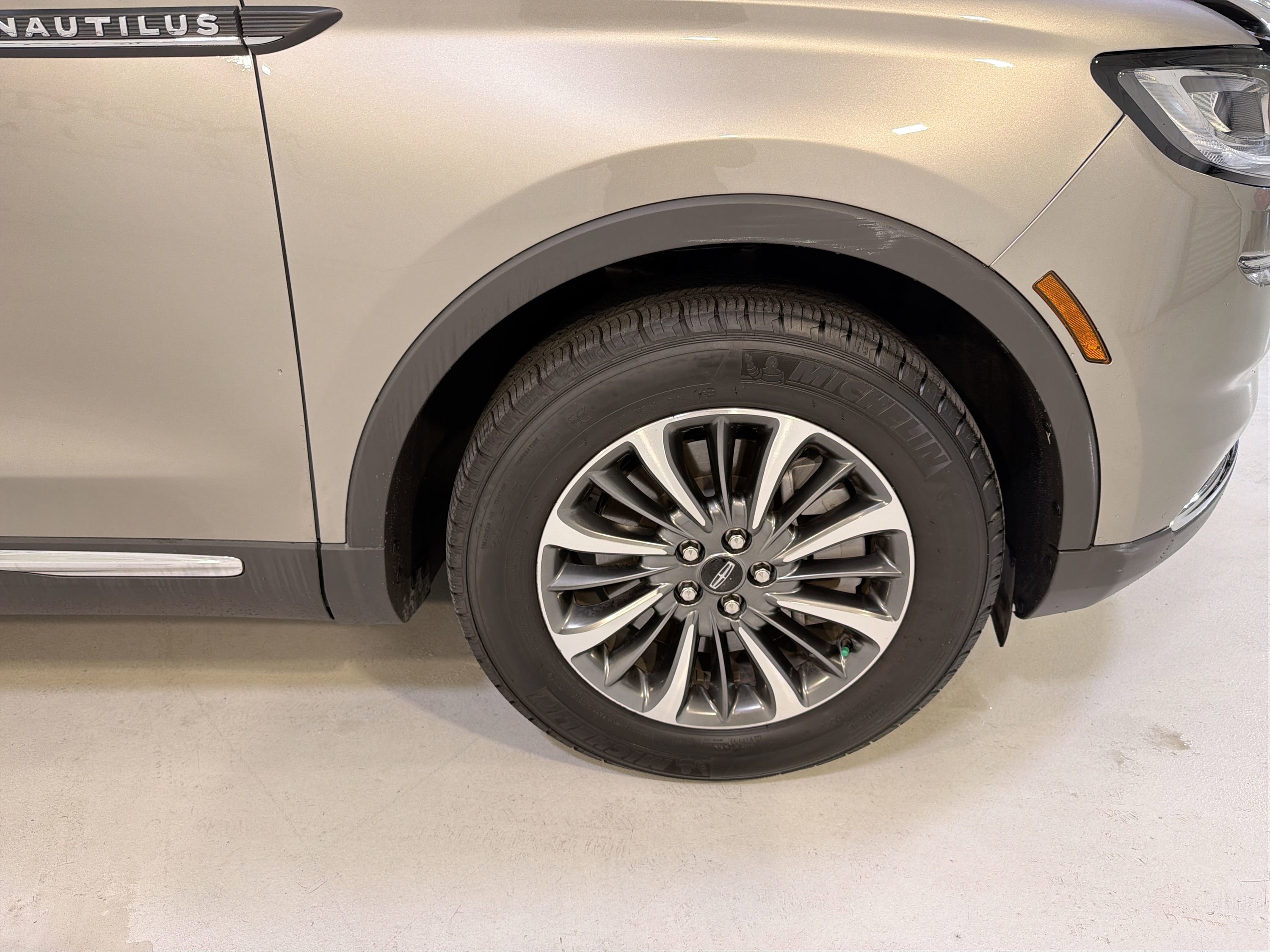 Used 2023 Lincoln Nautilus FWD w/ Premium Package image 29