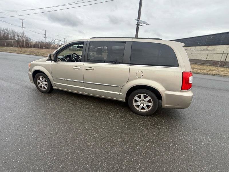 Used 2012 Chrysler Town & Country Touring w/ Entertainment Group #1 image 4