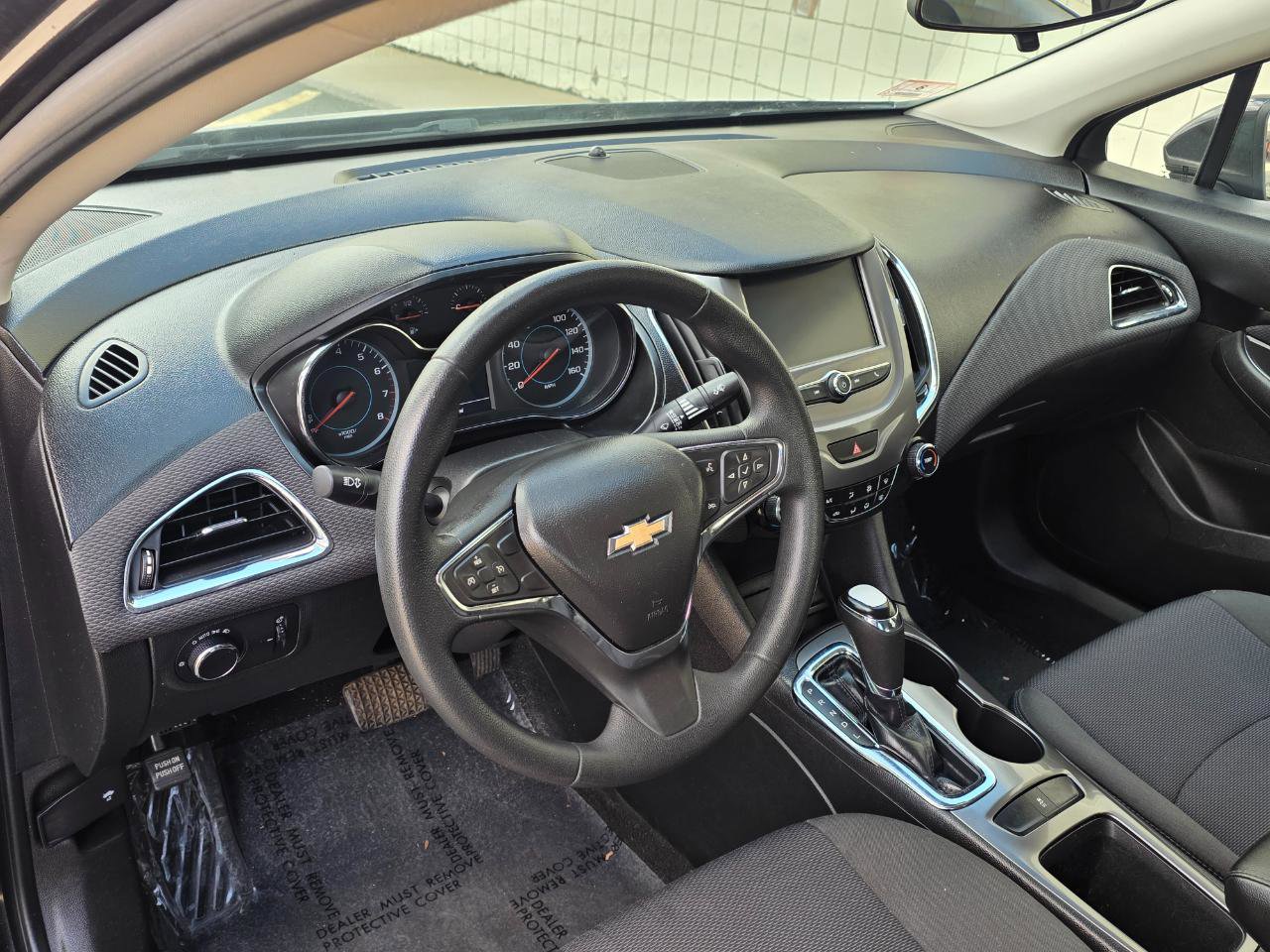 Used 2017 Chevrolet Cruze LT FWD image 10