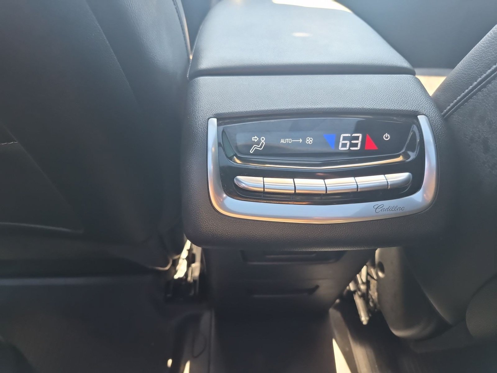 Certified 2024 Cadillac XT6 Luxury w/ LPO, Floor Liner Package AWD/4WD image 22