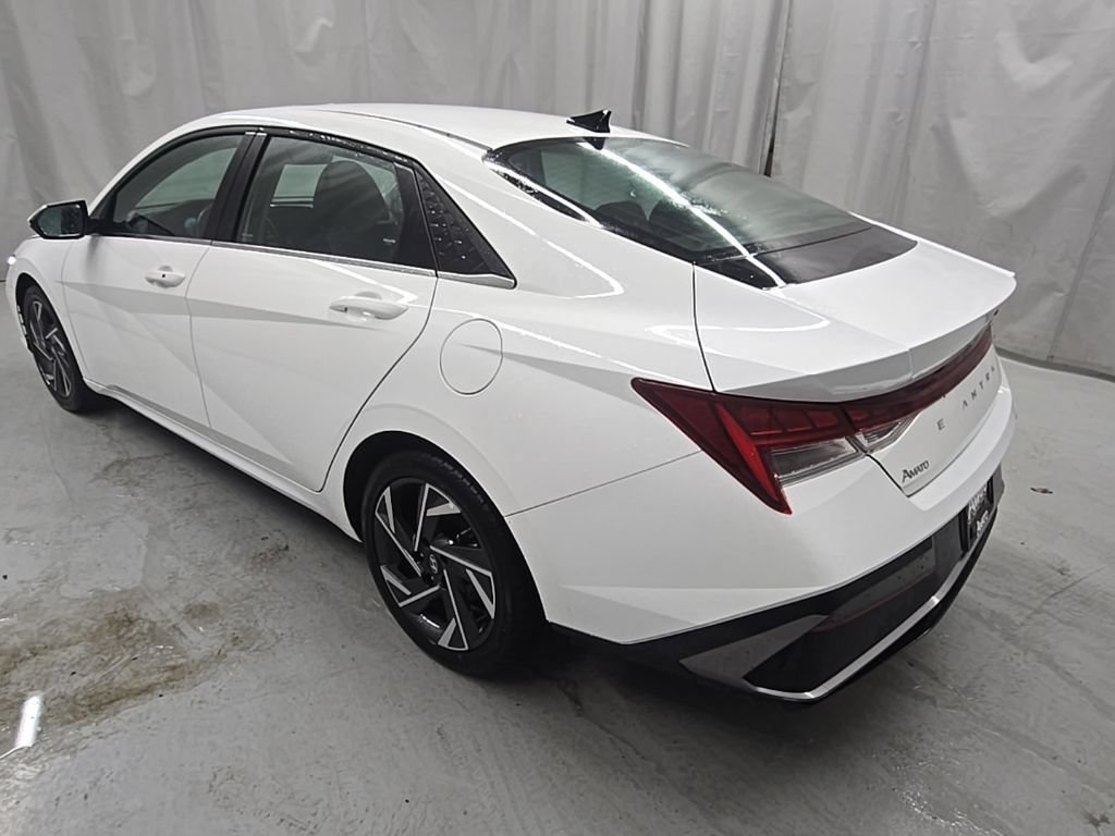Used 2025 Hyundai Elantra SEL FWD image 3
