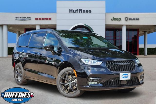 New 2026 Chrysler Pacifica Limited w/ S Appearance Package AWD/4WD image 1