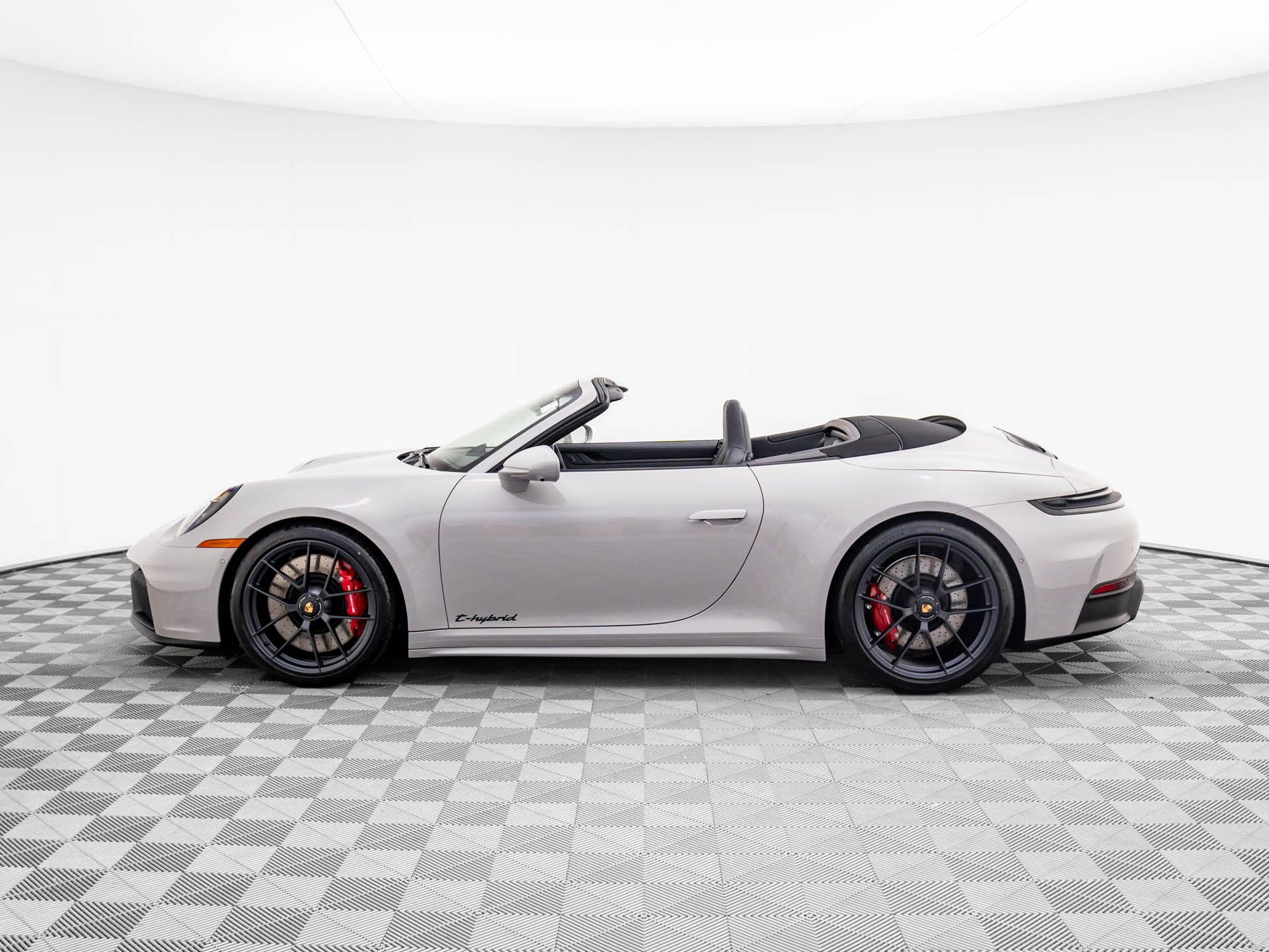 New 2026 Porsche 911 Carrera GTS image 2