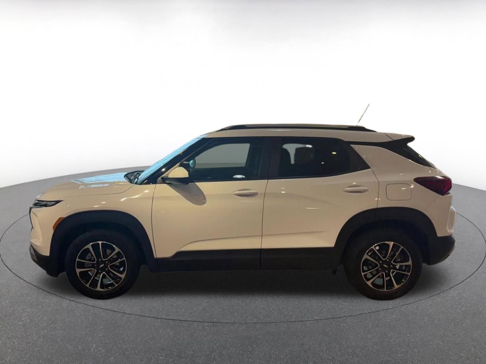 Used 2025 Chevrolet TrailBlazer LT image 9