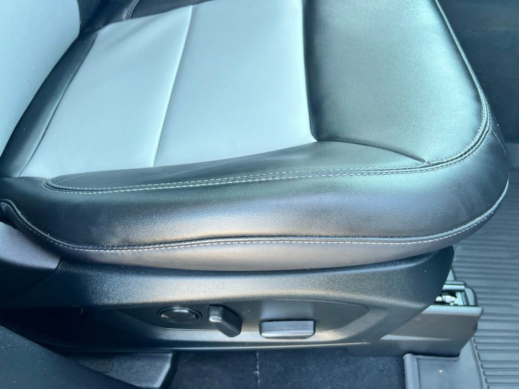 Used 2022 Ford Explorer XLT w/ Equipment Group 202A image 38