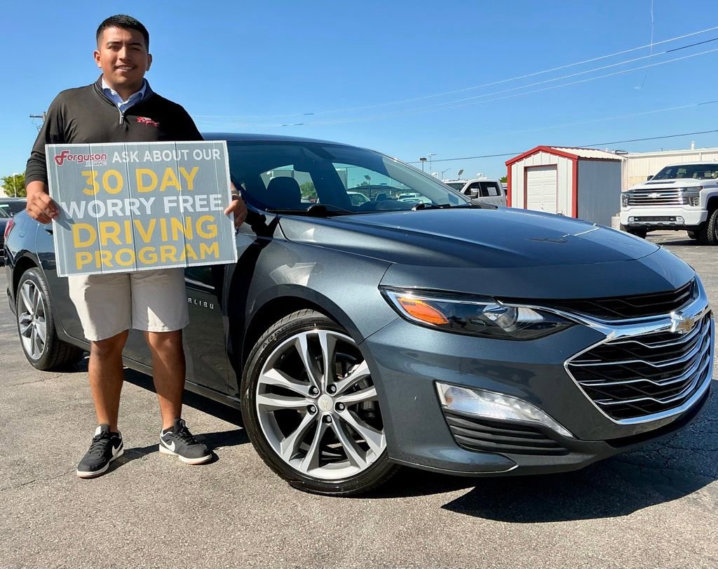 Used 2021 Chevrolet Malibu LT FWD image 1