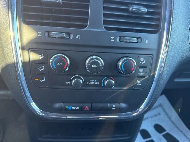 Used 2017 Dodge Grand Caravan SE image 18