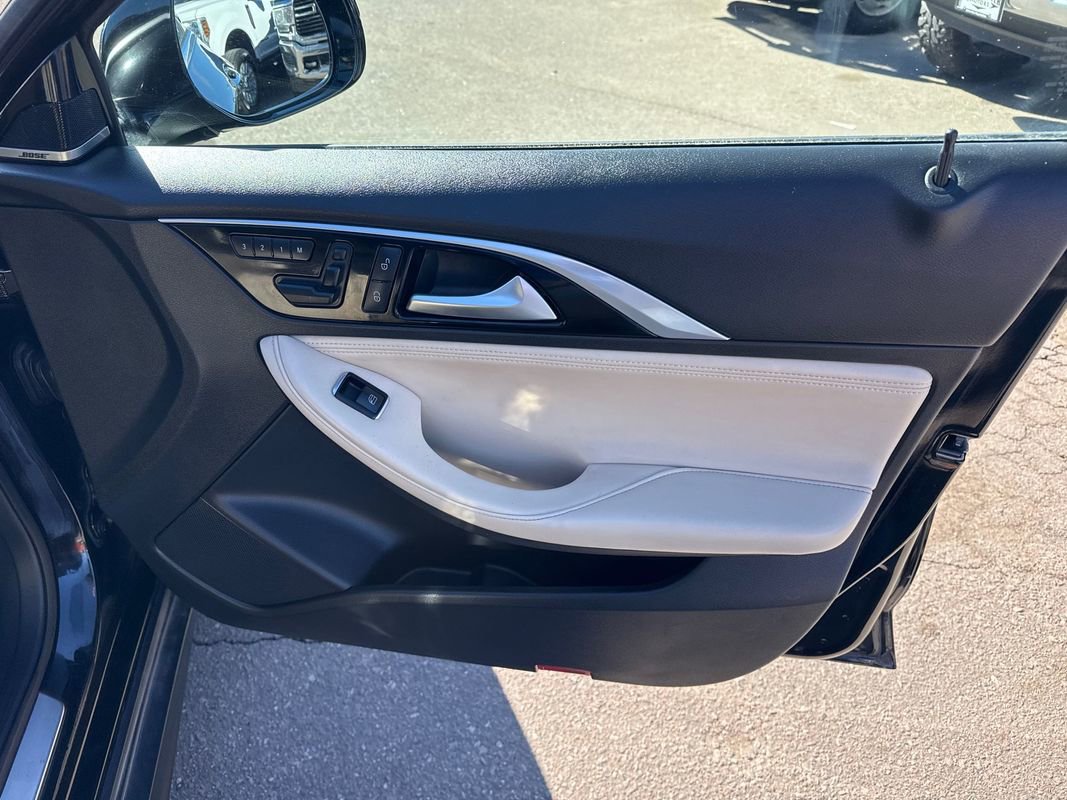 Used 2017 INFINITI QX30 Premium w/ Navigation Package image 19