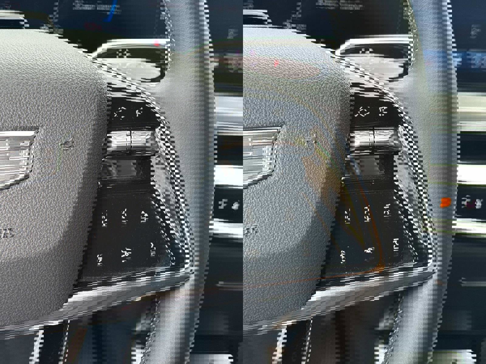 Certified 2025 Cadillac Lyriq Luxury w/ LPO, Floor Liner Package AWD/4WD image 30