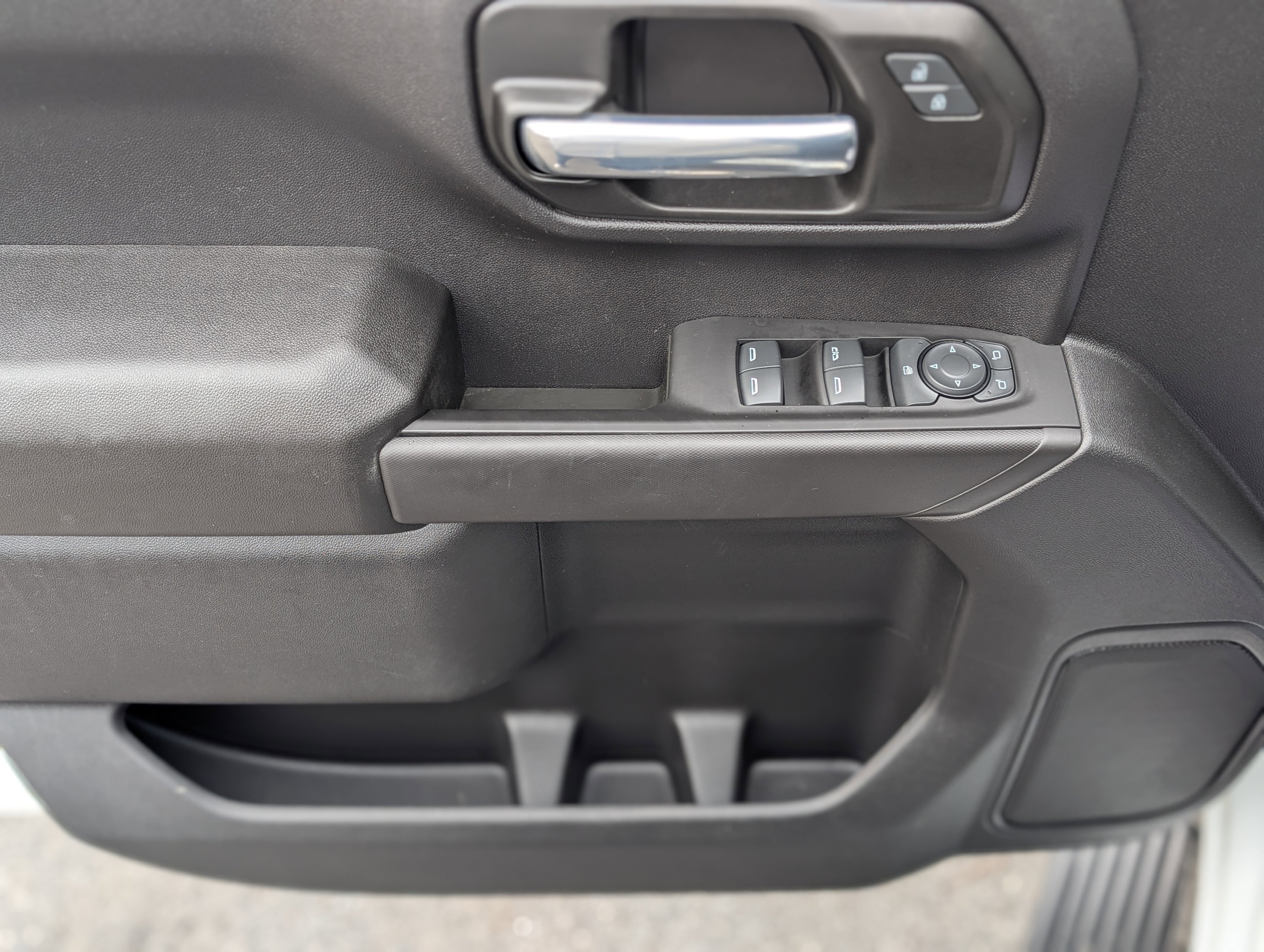 Used 2023 Chevrolet Silverado 1500 Custom image 23