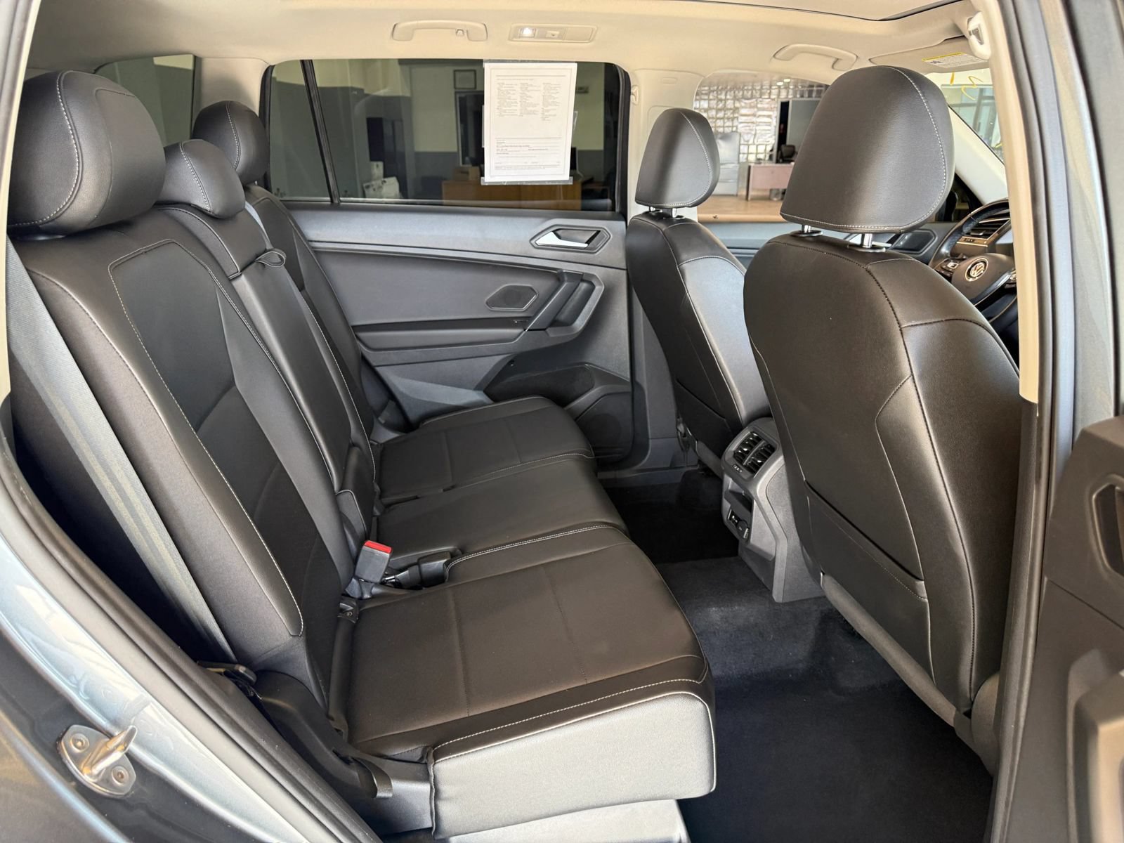 Used 2019 Volkswagen Tiguan SE w/ Panoramic Sunroof Package AWD/4WD image 12