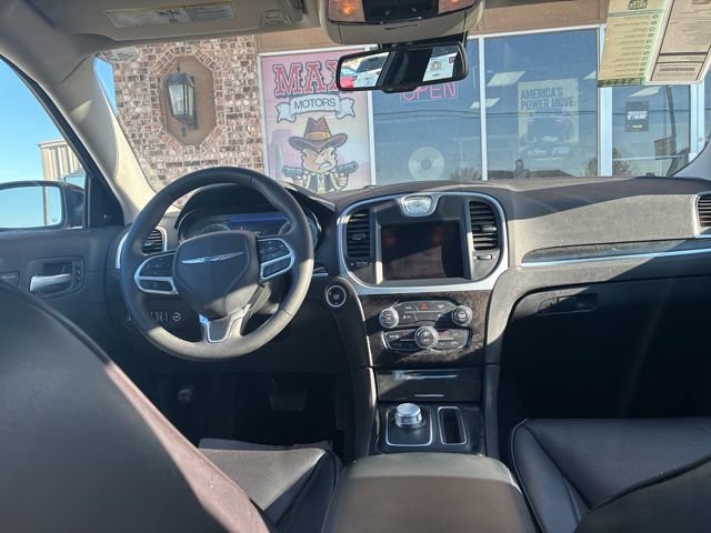 Used 2023 Chrysler 300 Touring L w/ Comfort Group image 15