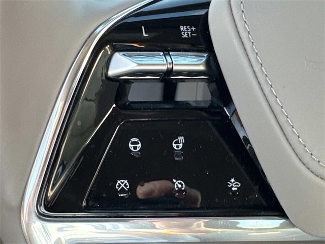 Certified 2025 Cadillac Escalade ESV Premium Luxury Platinum w/ LPO, Radiant Package image 32