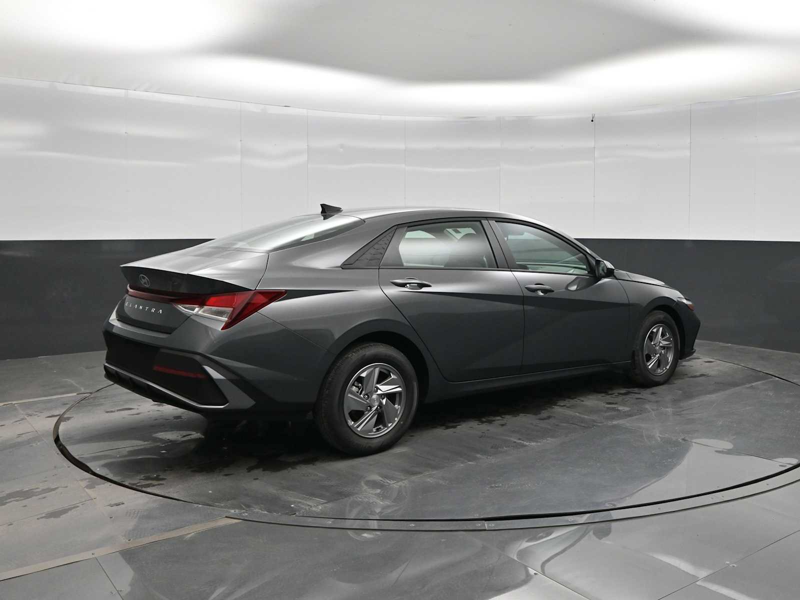 New 2026 Hyundai Elantra SE FWD image 7
